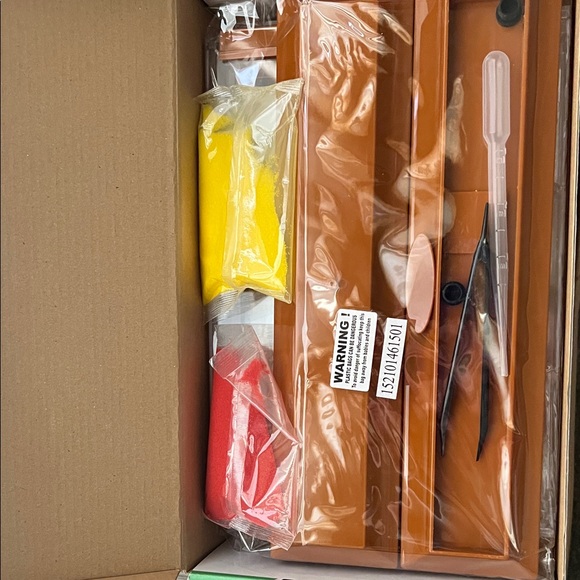 Worm Farm Kit for Kids - Picture 3 of 3